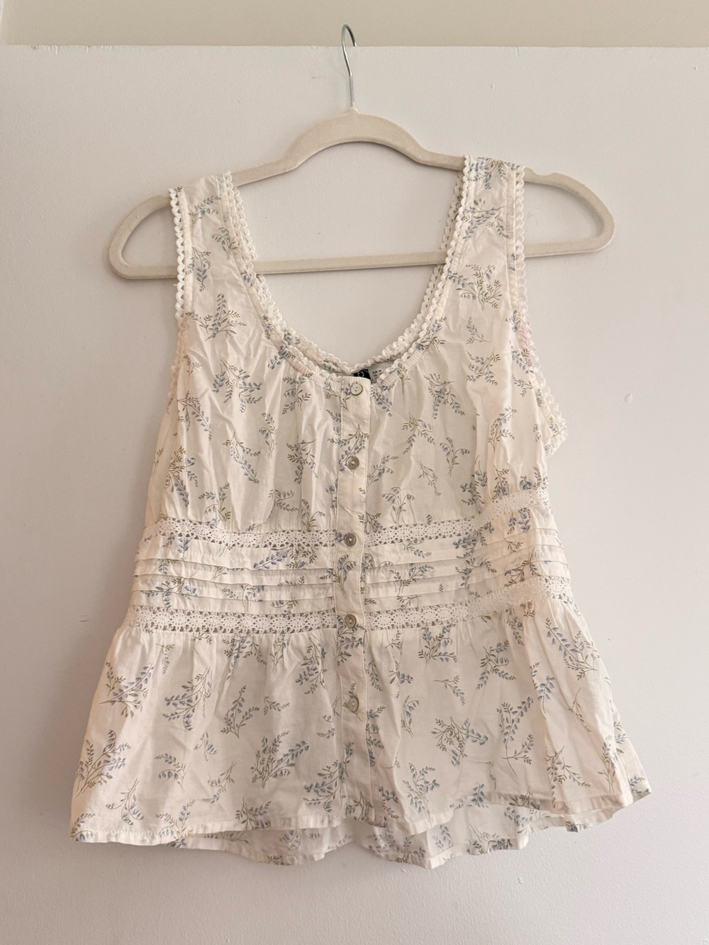 Divided Cream Floral Button-Front Peplum Tank